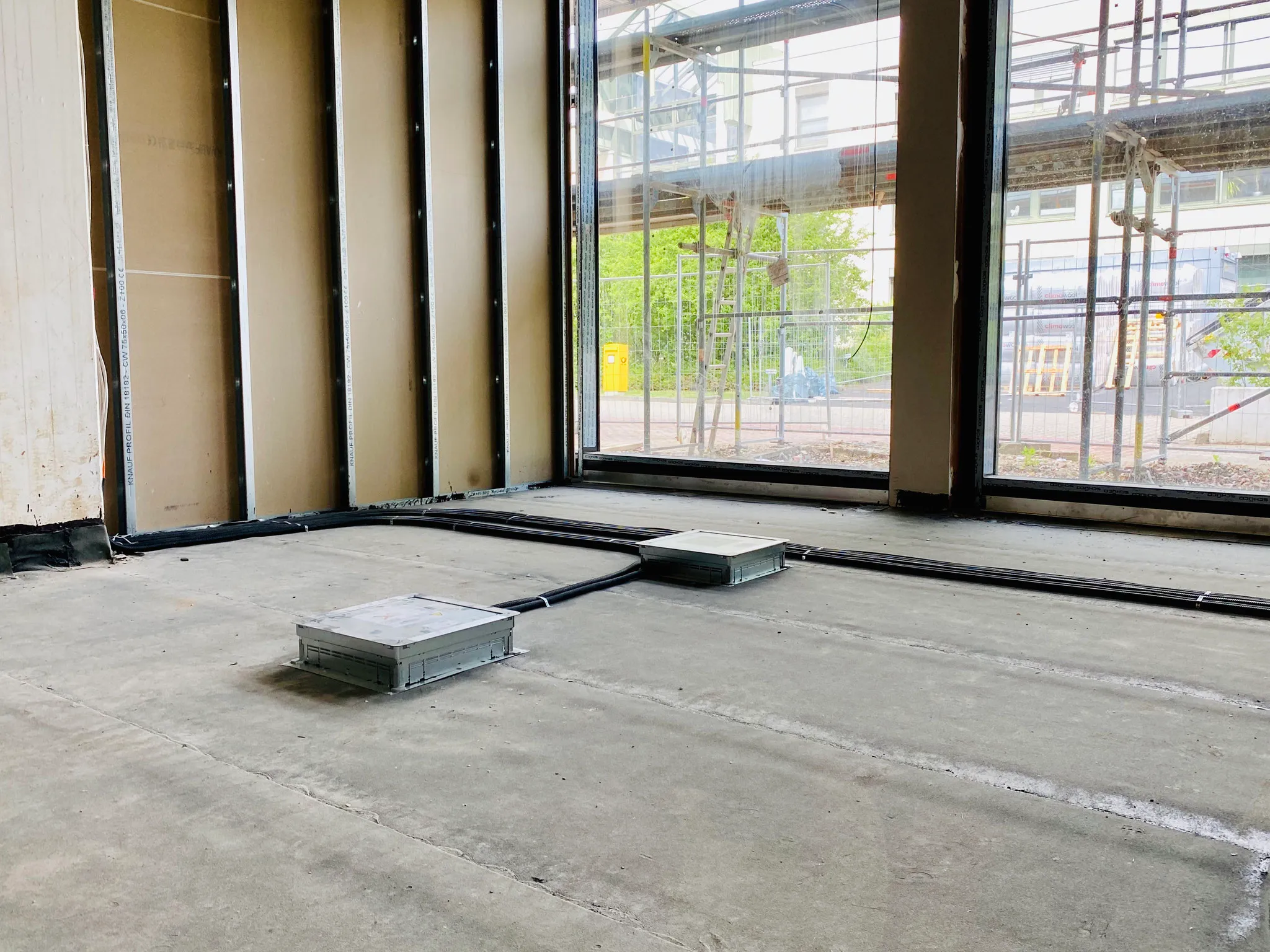 Schaltschrank-Installation im Industriebereich
