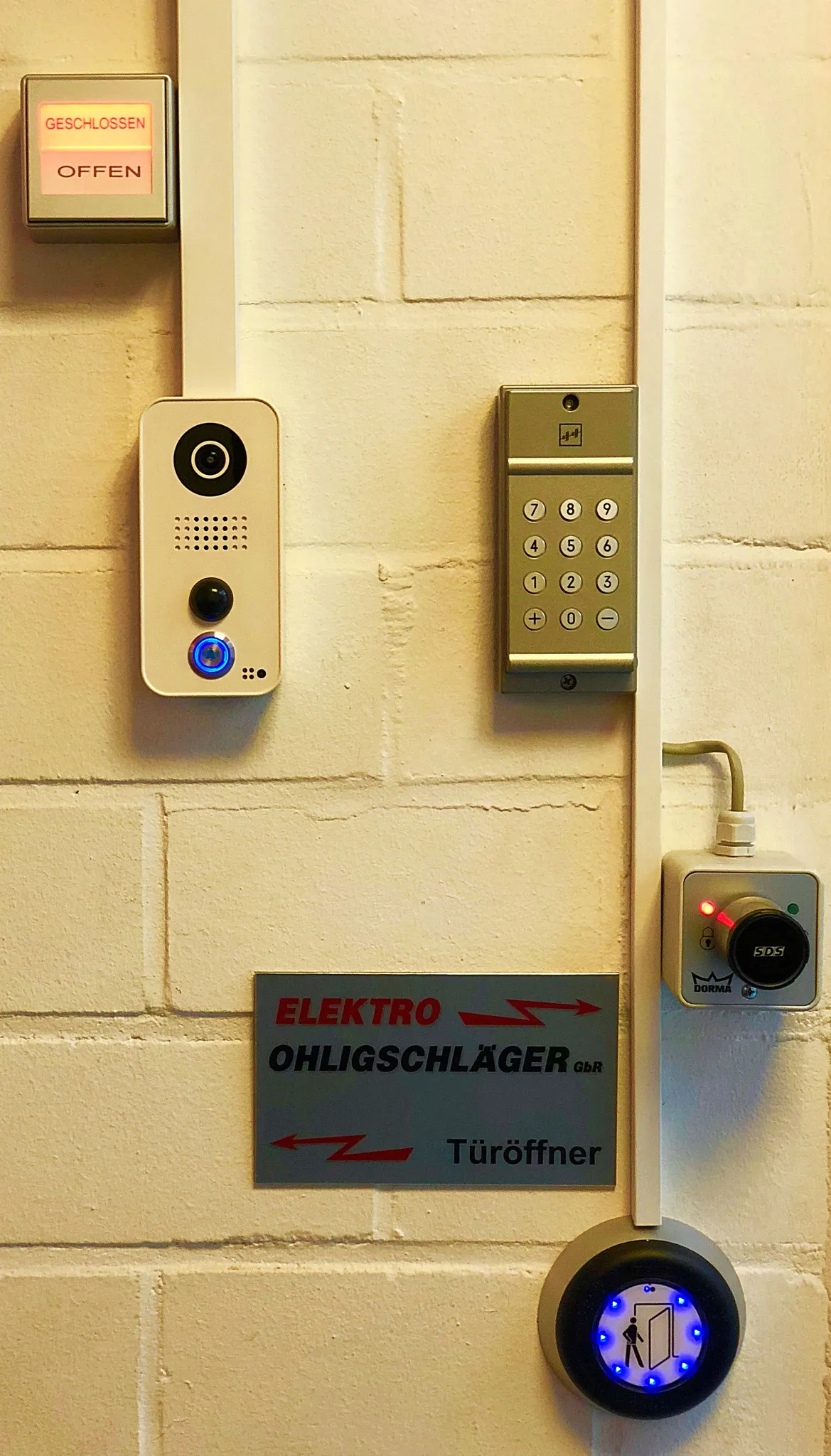 Türsteuerung mit Pincode-Gerät und Videosprechanlage
